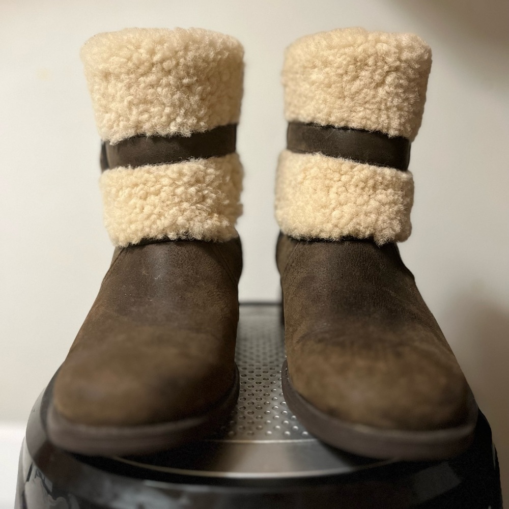 Ugg Women's Shoes Blayre Ugg Boots Size 5 US